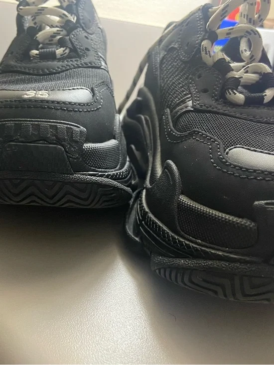 Authentic Balenciaga Triple S sneakers - Picture 3 of 9